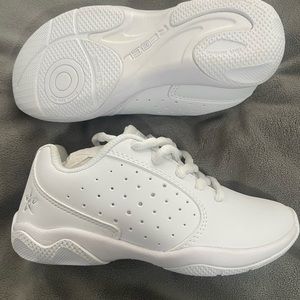 CHEER SHOES Brand new 12y REBEL